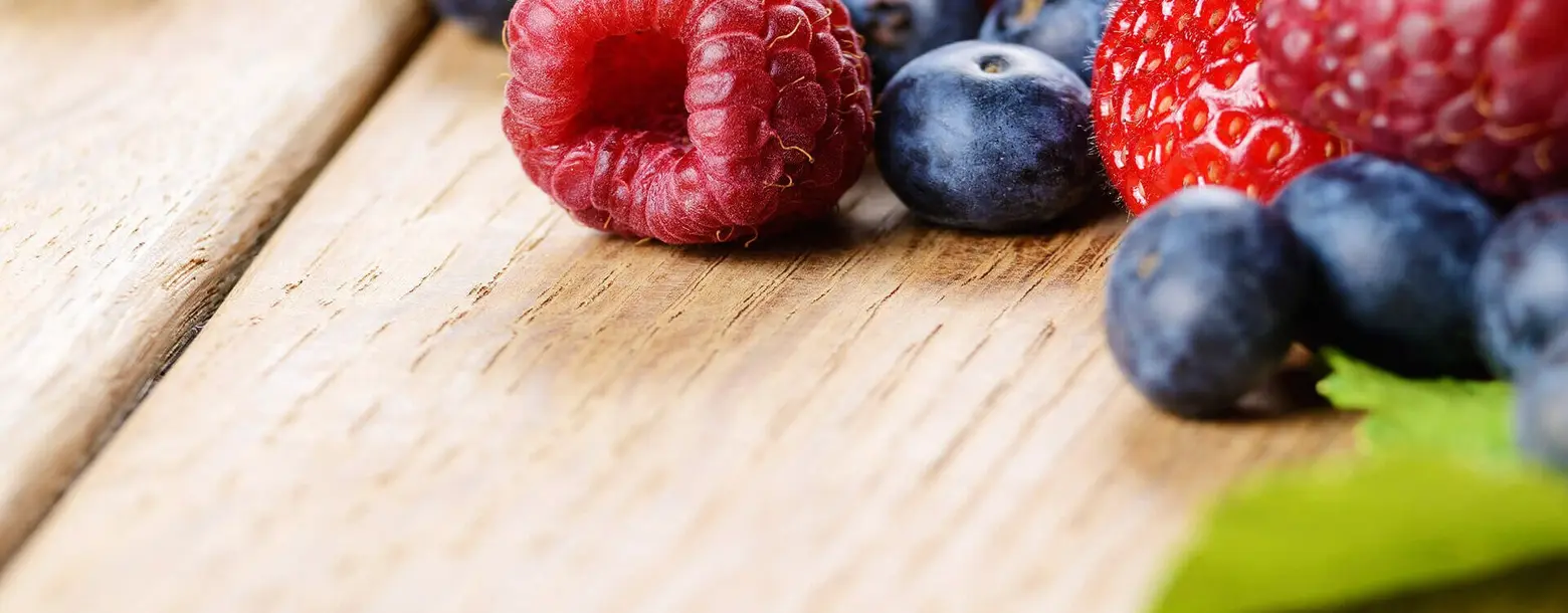 Beeren auf Brett