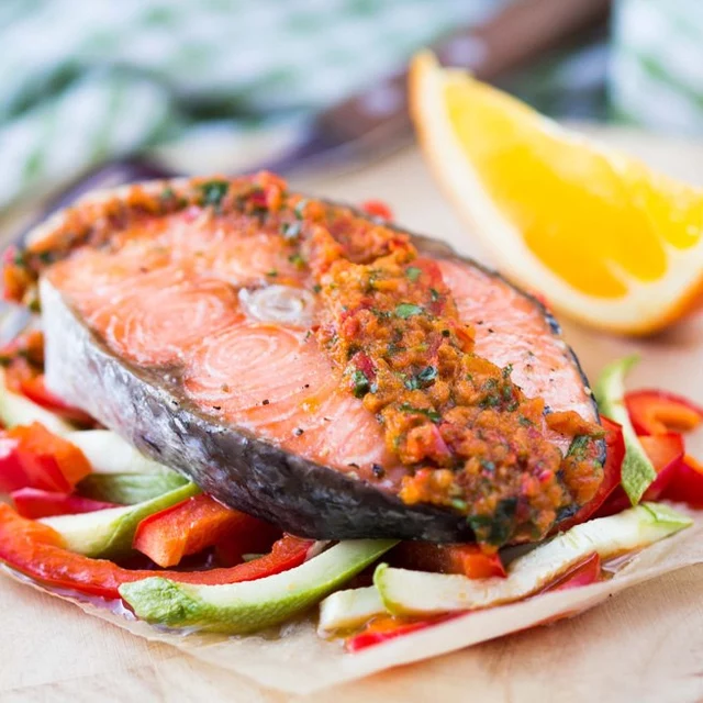 Seelachs mit Tomaten-Lauch-Soße und Vollkornreis