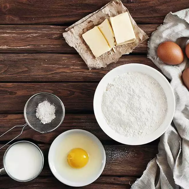 Pfannkuchen mit Käse-Kräuterfüllung