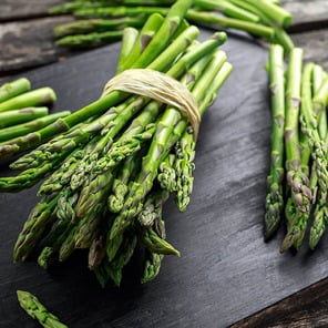 Grüner Spargel, der Selen enthält.