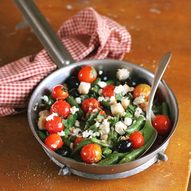 Lauwarmer Bohnensalat mit Putenstreifen