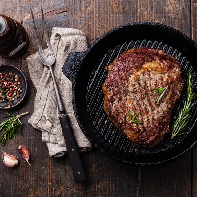 Rindersteak auf Hülsenfrüchtesalat