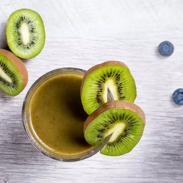 Fruchtiger Grünkohl-Kiwi Smoothie | Doppelherz | Doppelherz