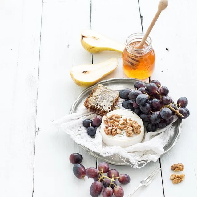 Käsesalat auf Obstbett