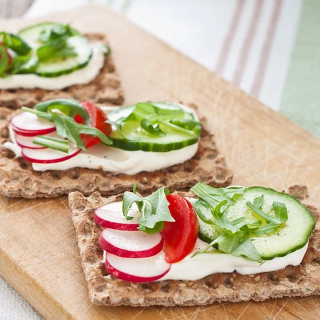 Knäckebrot mit Gurkencreme