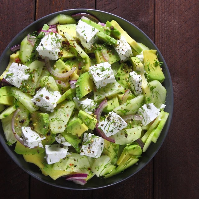 Avocadosalat mit Küchenkrautfrischkäse