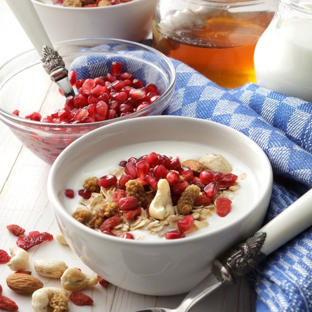 Joghurt mit Granatapfel und Honig