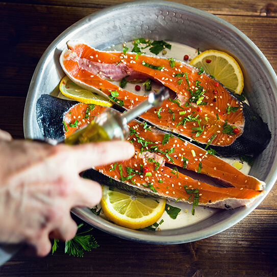 Omega 3 Lachs in der Pfanne