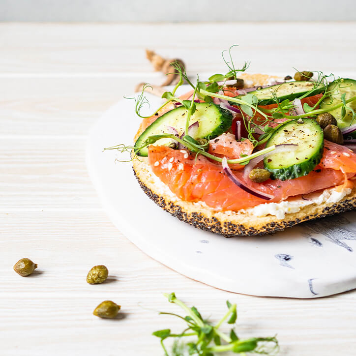 Räucherlachs auf getoastetem Brot