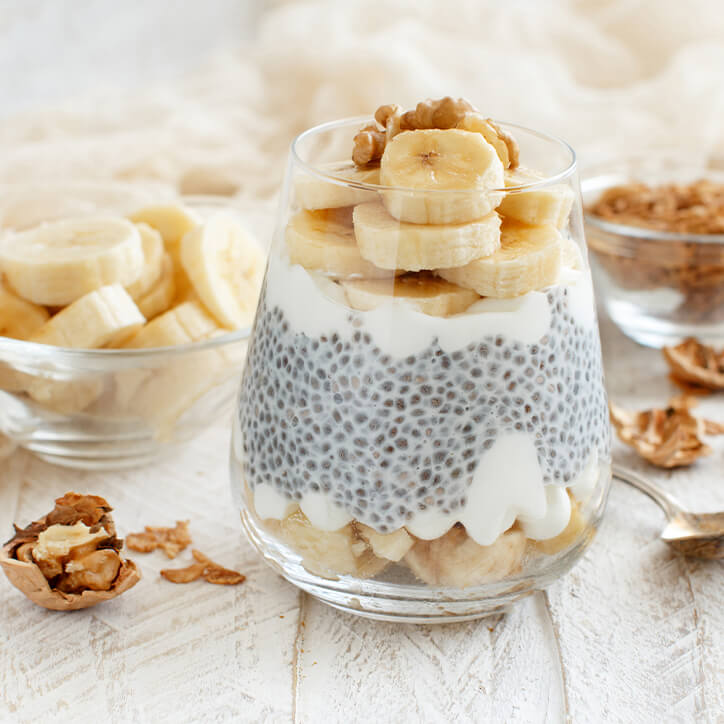 Chia Pudding mit Obst und Nüssen